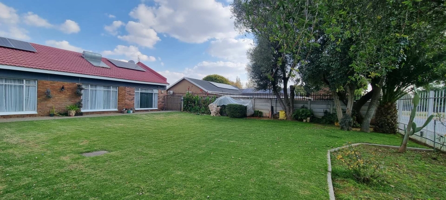 3 Bedroom Property for Sale in Langenhovenpark Free State